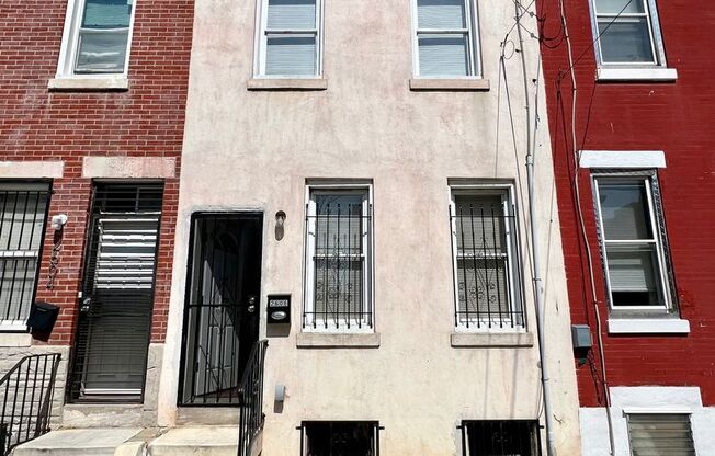 Stunning 3-Bedroom Townhouse Just Outside Fishtown! Available NOW!