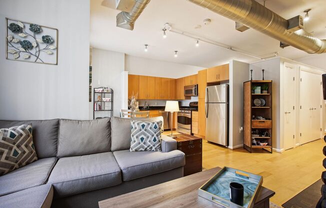 1 bed, 1 bath, $2,500