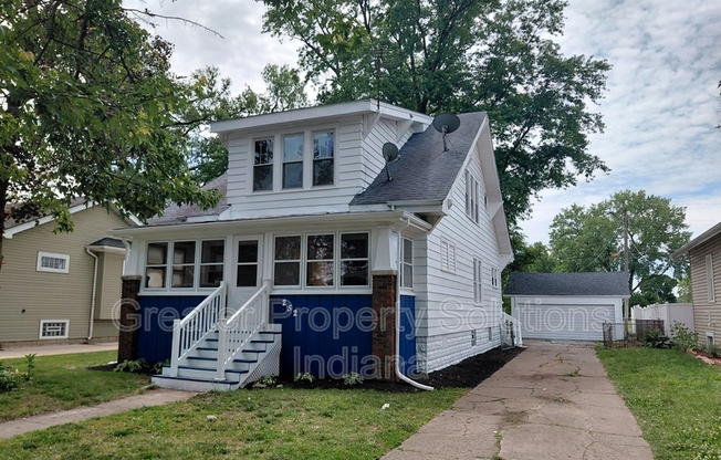 252 LAWNDALE ST