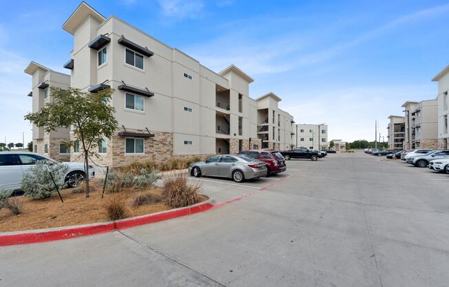 1 bed, 1 bath, 715 sqft, $1,179, Unit 523