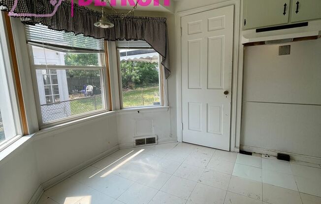 3 BEDROOM 1 BATH BUNGALOW FREE PRE-SCREEN