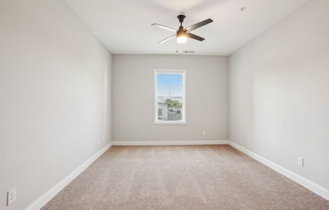 1 bed, 1 bath, 740 sqft, $1,599, Unit 600 - 3G