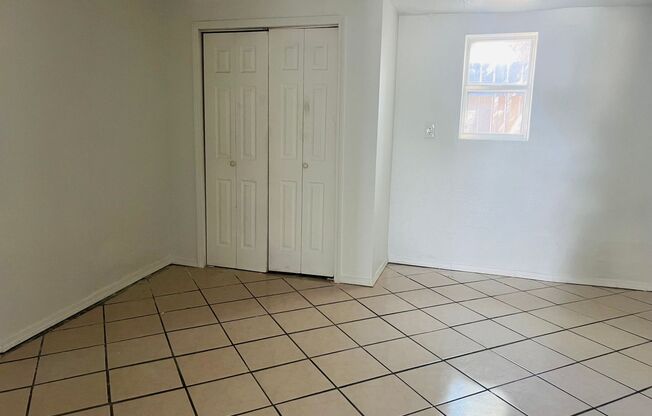 2 beds, 1 bath, 600 sqft, $650