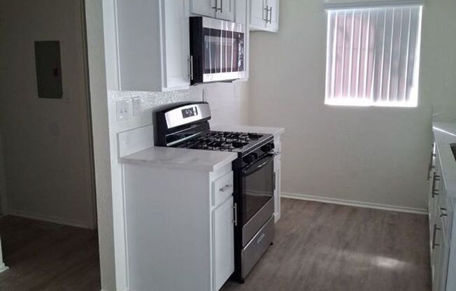 2 beds, 1.5 baths, 950 sqft, $2,750, Unit Unit C