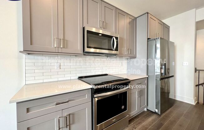3 beds, 2.5 baths, 1,634 sqft, $2,899, Unit 19