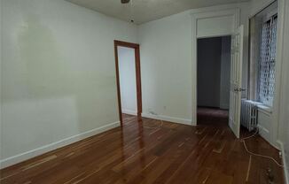 3 beds, 1 bath, $2,850, Unit 24