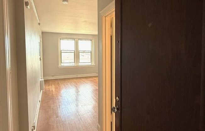 Studio, 1 bath, 460 sqft, $1,525, Unit 307