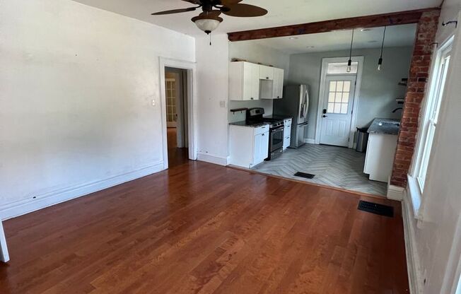 3 beds, 1 bath, 1,500 sqft, $1,700, Unit 1997