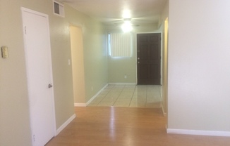 LOOK NO FURTHER! LARGE, GROUND FLOOR 2 BEDROOM CONDO! CLAIREMONT MESA!