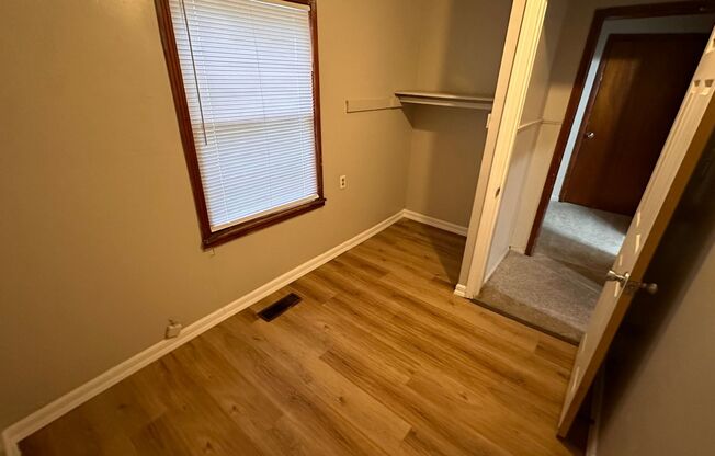 3 beds, 1 bath, $950