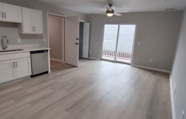 3 beds, 2 baths, 958 sqft, $2,775, Unit Unit 2F