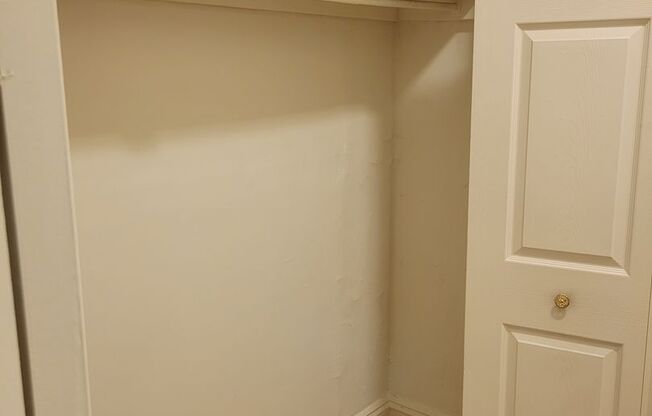 Studio, 1 bath, 450 sqft, $1,149, Unit 50-3