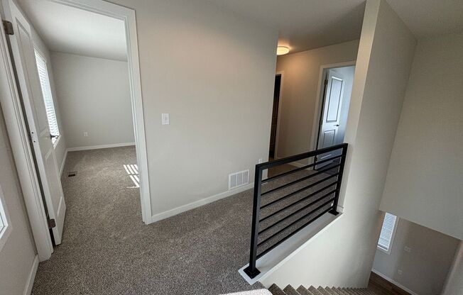 3 beds, 2 baths, $1,900, Unit UNIT 2