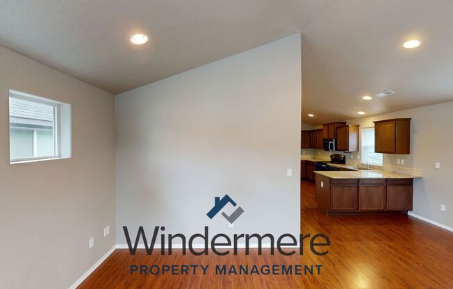 3 beds, 2 baths, 1,064 sqft, $1,695, Unit chin215-1