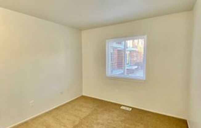 2 beds, 1 bath, 850 sqft, $1,345, Unit 810