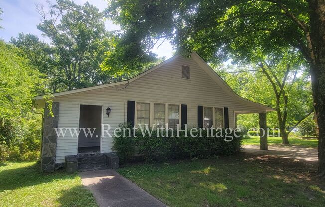 ENJOY THE PRESTIGE OF THIS CHARMING HOME IN DOWNTOWN HISTORIC DISTRICT / 2 BEDROOMS PLUS AN OFFICE