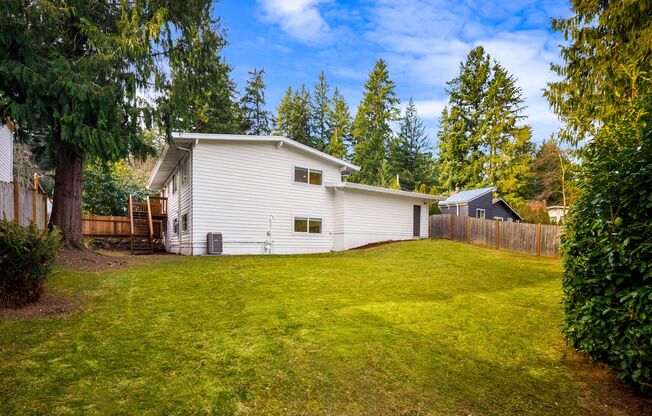 Gorgeous Fully Renovated 5 Bedroom Redmond/Bellevue/Kirkland Border