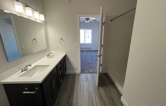 3 beds, 2 baths, 1,092 sqft, $2,095, Unit 1300-301