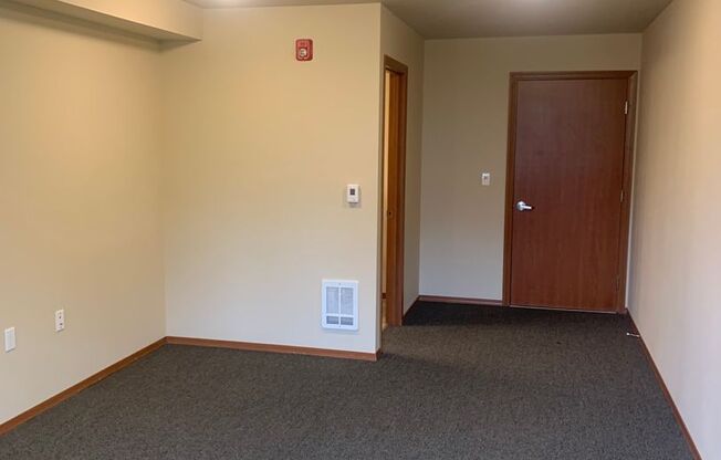 Ambaum Place II | Modern Studio and 1 Bedroom Layouts w/ In-Unit Laundry