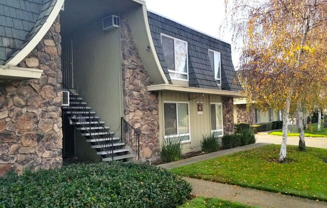 1 bed, 1 bath, 704 sqft, $1,425, Unit 16