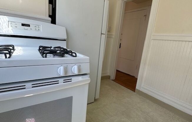 Studio, 1 bath, 340 sqft, $2,095, Unit 23