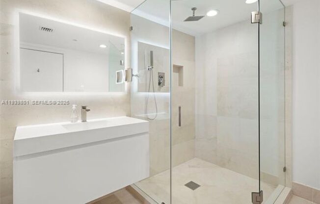 2 beds, 2 baths, 993 sqft, $7,500, Unit 6801 Collins Ave appt 1409