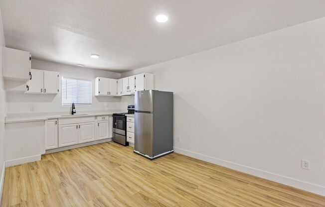 241 W Philadelphia Avenue