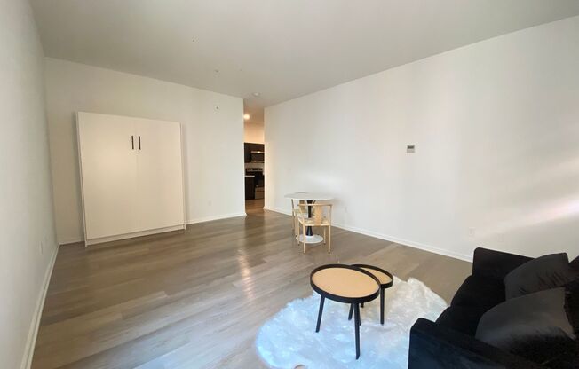 Studio, 1 bath, 345 sqft, $1,390