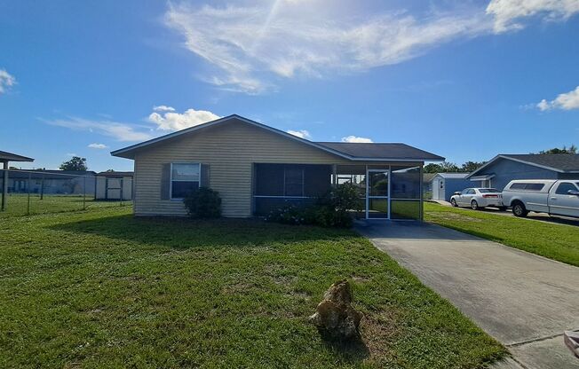 RECENTLY REDUCED!!! Cozy Home Close to Downtown Fort Myers 3BR 1BA