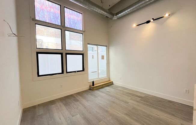 2 beds, 1 bath, 850 sqft, $1,995, Unit 523