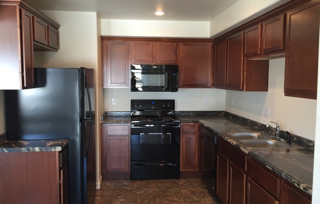 4 BEDROOM, 3.5 BATHROOM SADDLE RIDGE TOWNHOME WITH FINISHED BASEMENT!