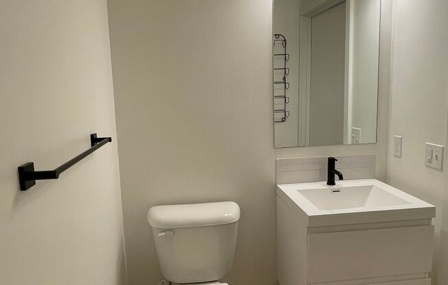 Studio, 1 bath, 260 sqft, $1,308, Unit L02