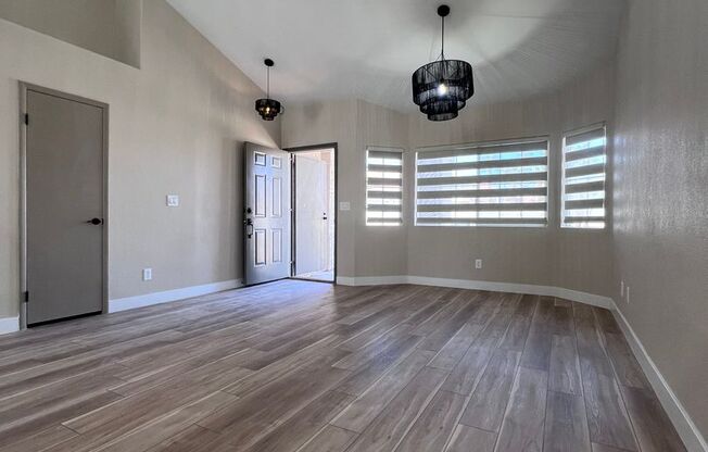 Move In Today! Beautifully Remodeled 3 Bed 3 Bath Immaculate Home!