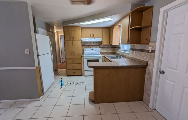 Must See 3/2/1 over 1000sf with tile/laminate floors, fresh paint, fenced yard and large living room!!