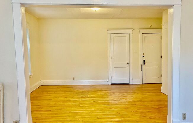 Studio, 1 bath, 650 sqft, $960, Unit 909-04