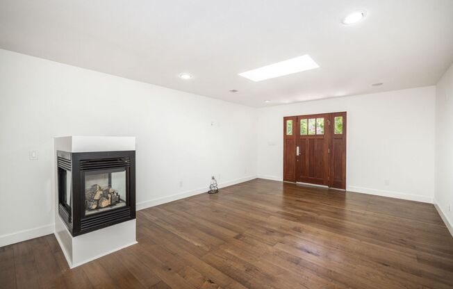 Beautifully Remodeled 4 Bed, 3 Bath Home w/ AC by Downtown Mountain View