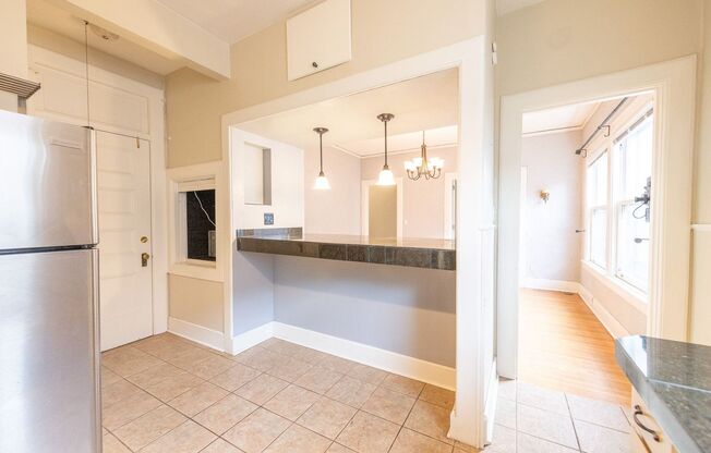 731 SW King Ave #18 - Get 50% Off First Month's Rent!