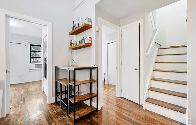 466 W 23 ST