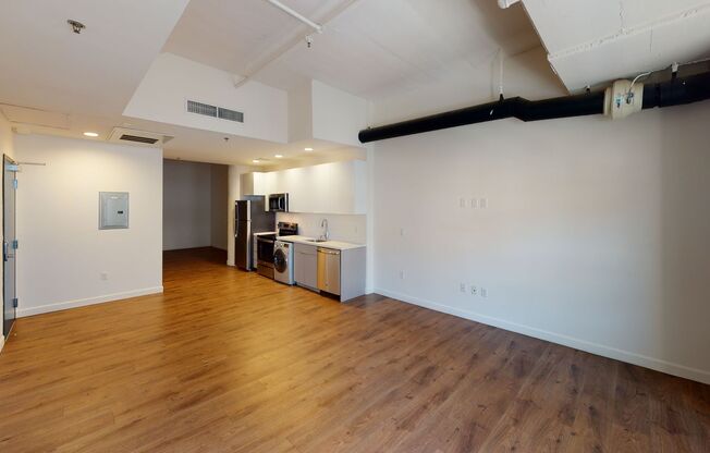 Studio, 1 bath, 684 sqft, $2,095, Unit 525