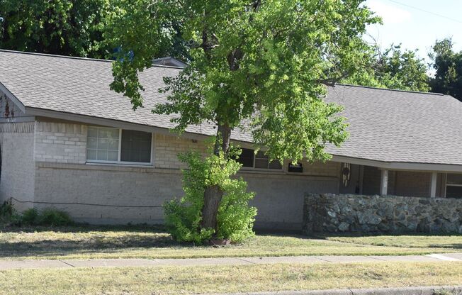 AVAILABLE NOW!!! 3-bed, 2-bath, 2-car garage home in Duncanville