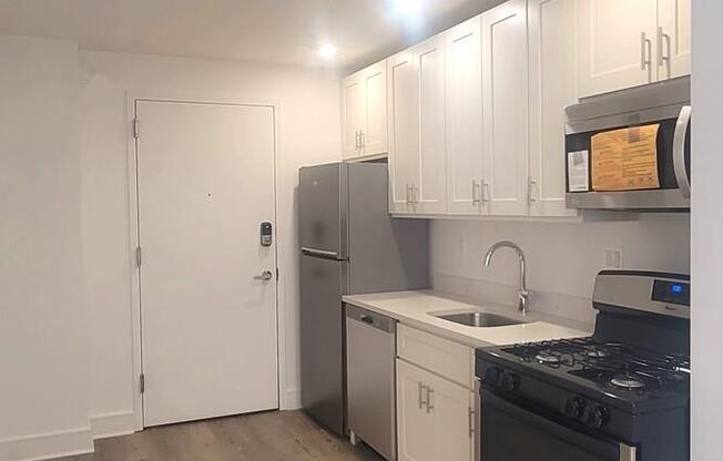 1 bed, 1 bath, $5,500, Unit 4F