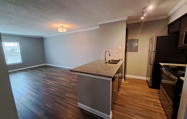 1 bed, 1 bath, 670 sqft, $976, Unit 2633