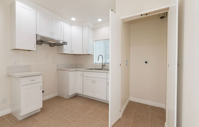 1 bed, 1 bath, $1,795, Unit # #B TEMPLE CITY