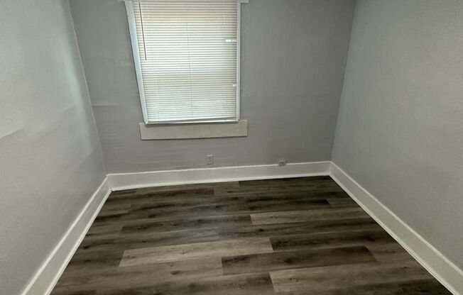 2 beds, 1 bath, $1,100