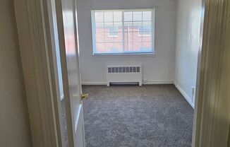 2 beds, 1 bath, 713 sqft, $895, Unit 33C