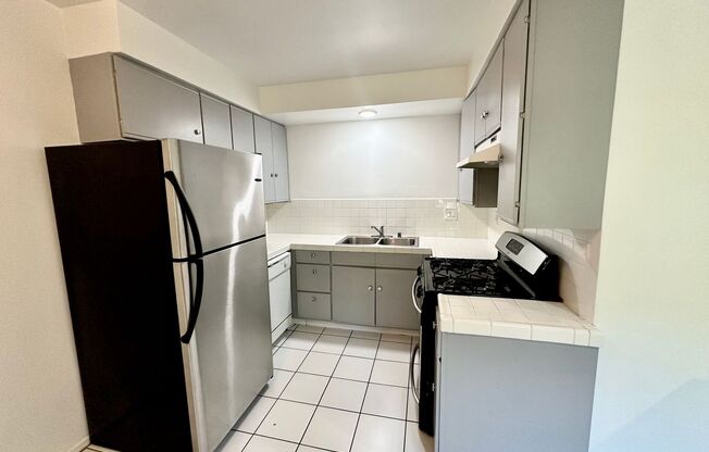 2 beds, 1 bath, $2,390, Unit 205