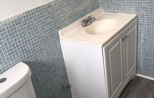 Welcome to Our Charming 2-Bedroom and 1-Bathroom Aparments