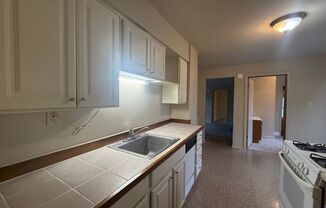 1 bed, 1 bath, $1,000, Unit 2B