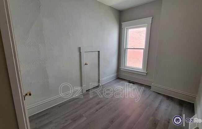 3 beds, 1 bath, 1,105 sqft, $950