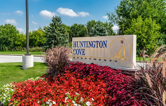Huntington Cove Apartments in Merrillville